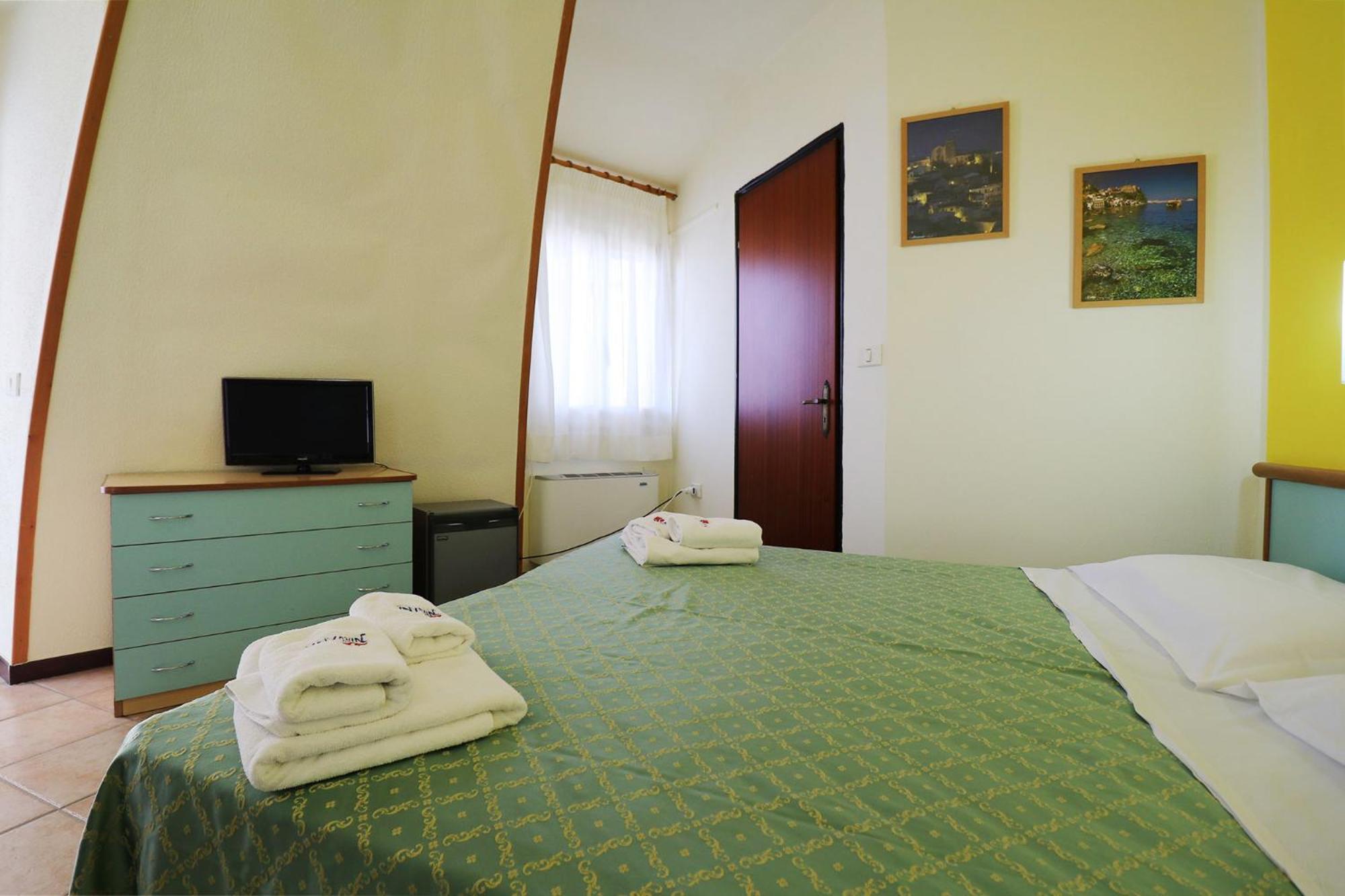 Nirvana Club Village Ботричело Екстериор снимка